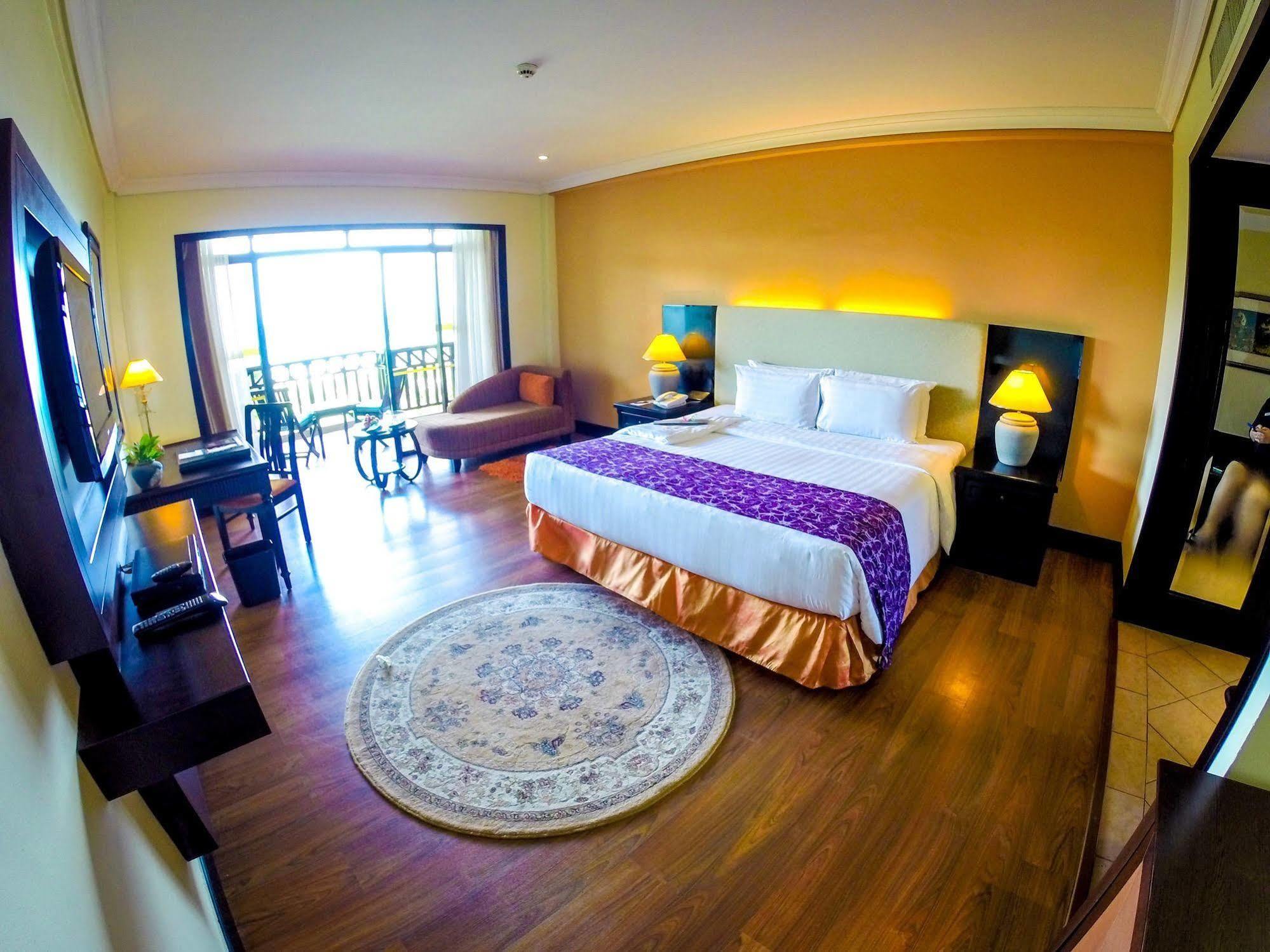 Villa At Nexus Resort & Spa Karambunai Kampong Bikasan Exterior photo