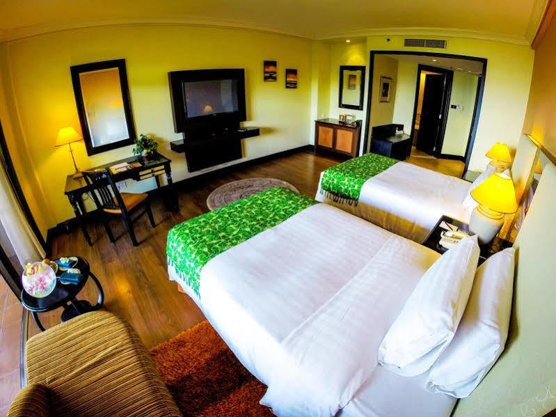 Villa At Nexus Resort & Spa Karambunai Kampong Bikasan Exterior photo